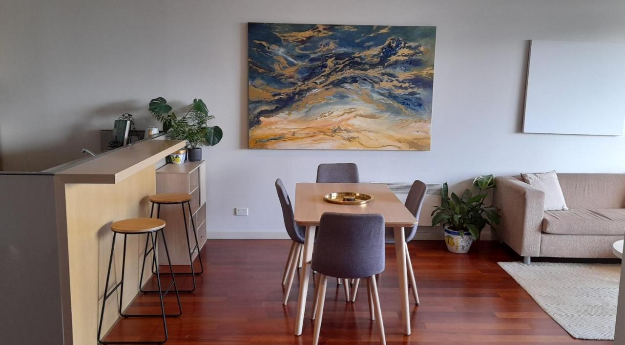 Beautiful Apartment 100Mts Near The Beach In Port Melbourne City Exterior foto