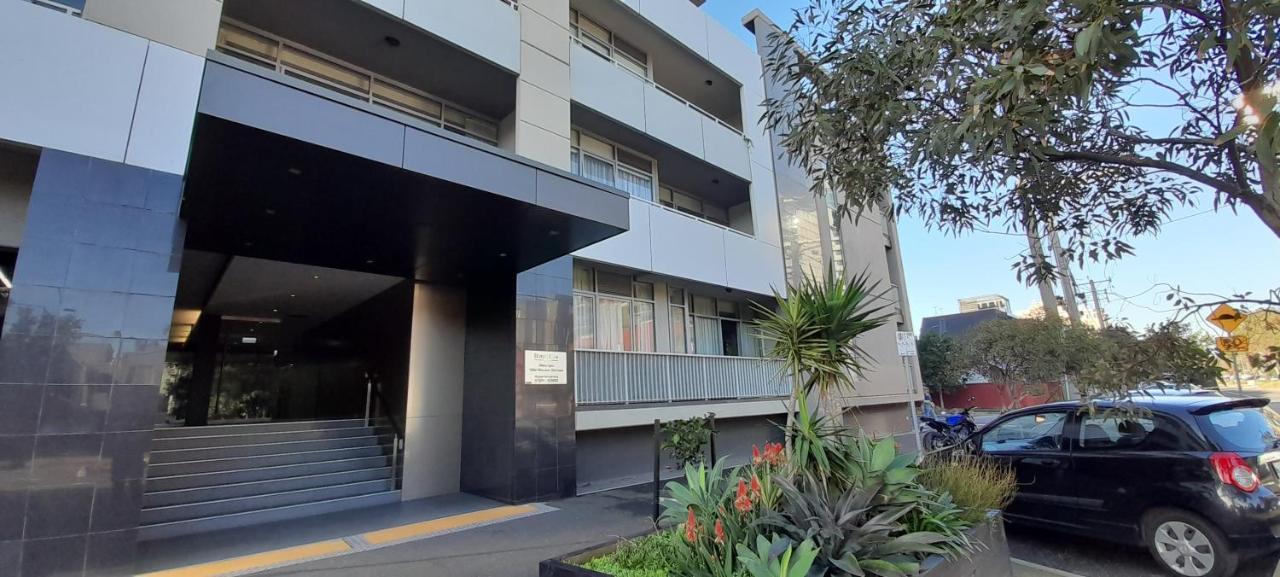 Beautiful Apartment 100Mts Near The Beach In Port Melbourne City Exterior foto