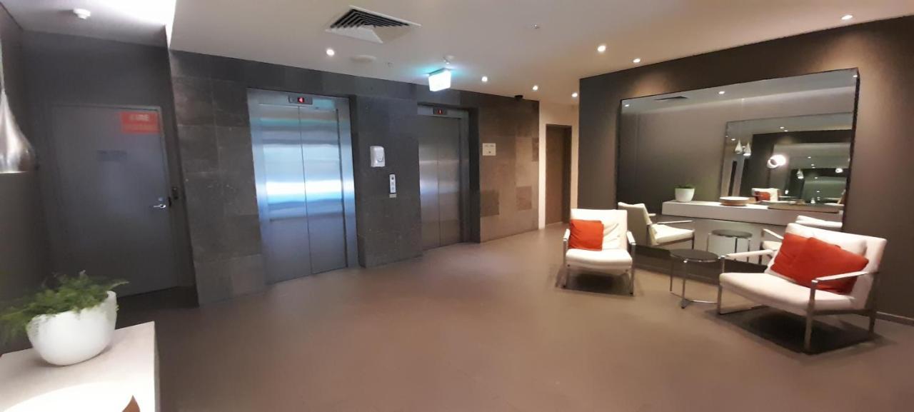 Beautiful Apartment 100Mts Near The Beach In Port Melbourne City Exterior foto
